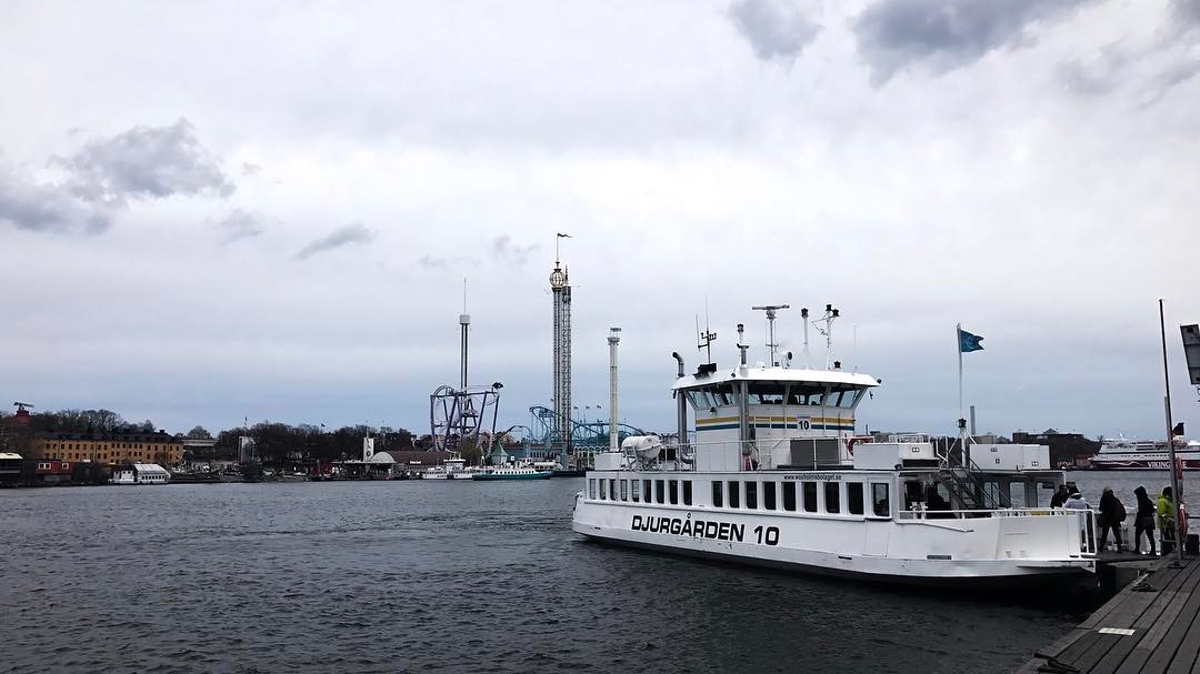 ⛴